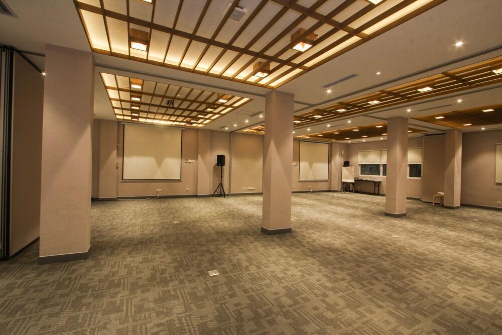 Kuretakeso Kemang Hotel Jacarta Exterior foto