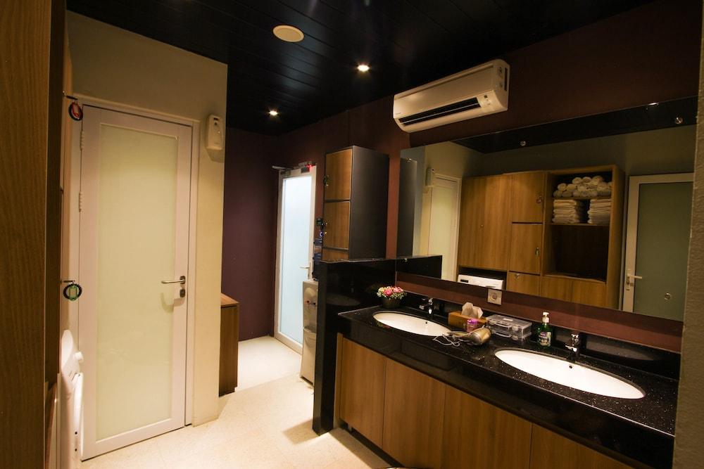 Kuretakeso Kemang Hotel Jacarta Exterior foto