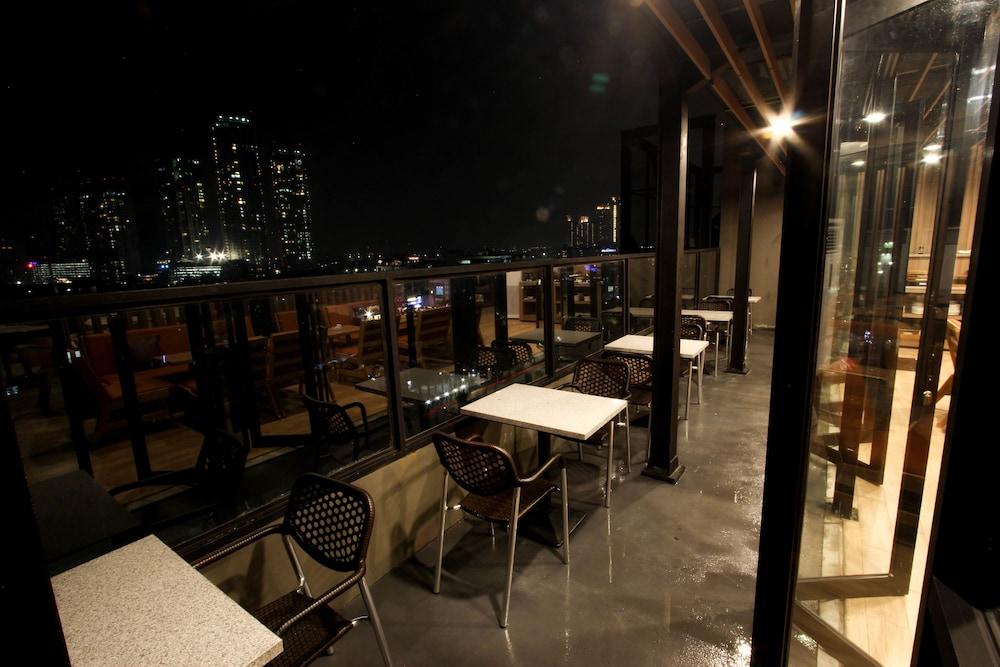 Kuretakeso Kemang Hotel Jacarta Exterior foto
