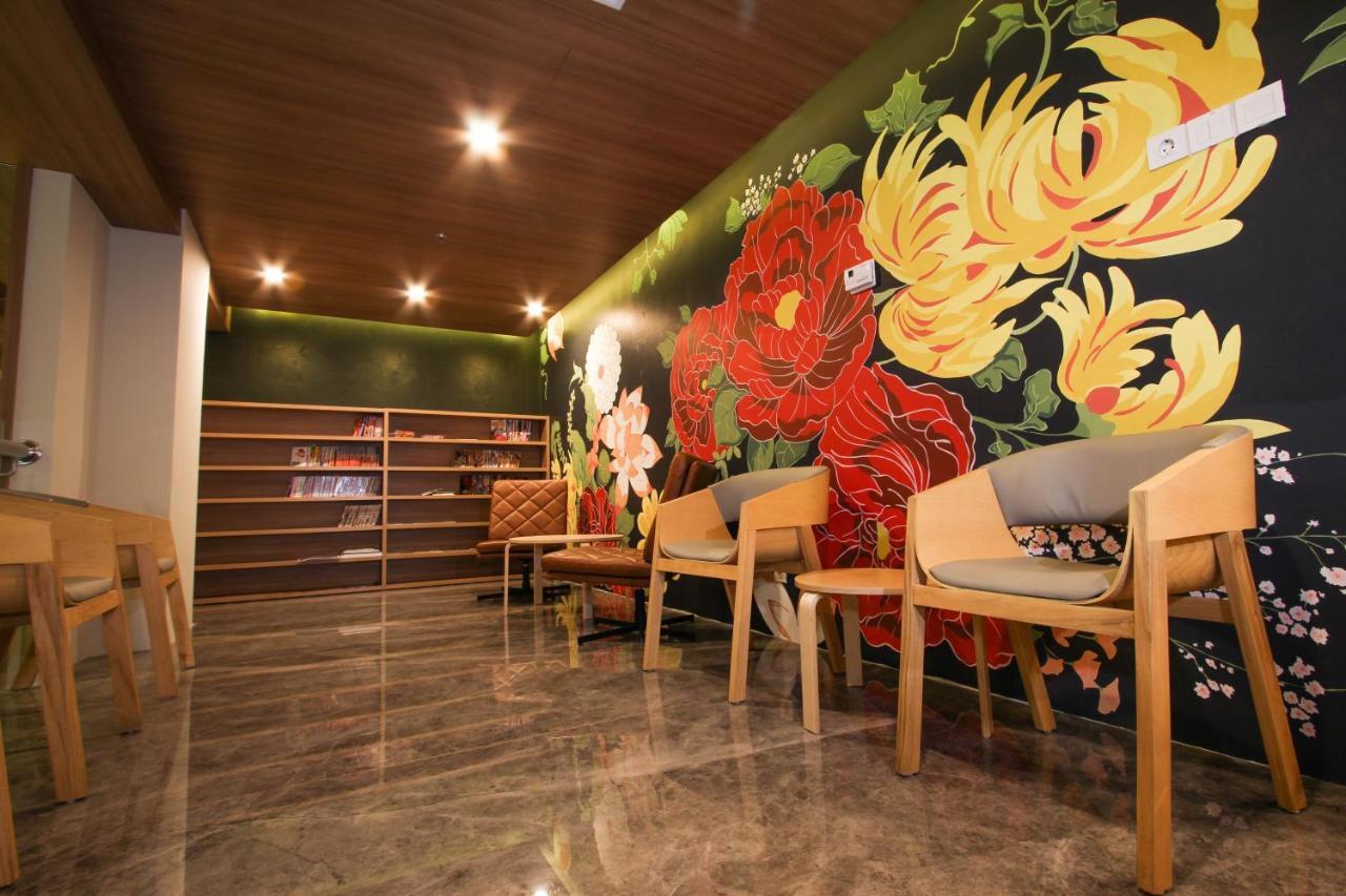 Kuretakeso Kemang Hotel Jacarta Exterior foto